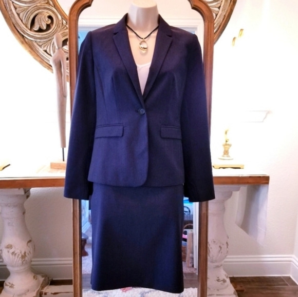 Ann Taylor Factory Jackets & Blazers - ANN TAYLOR 2PC Navy "Perfect" Lined Tailored Blazer & Skirt EUC LIKE NEW!💕